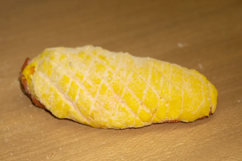 Corn-shaped elote sweet bread